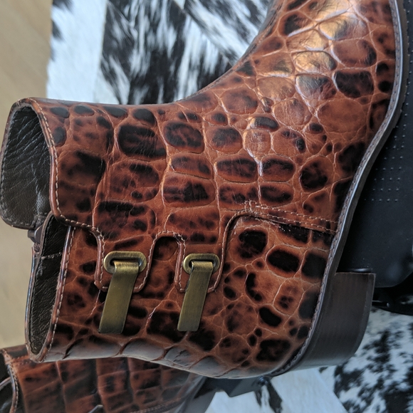 Brand New Stuart Weitzman crocodile embossed leather booties - Picture 5 of 6